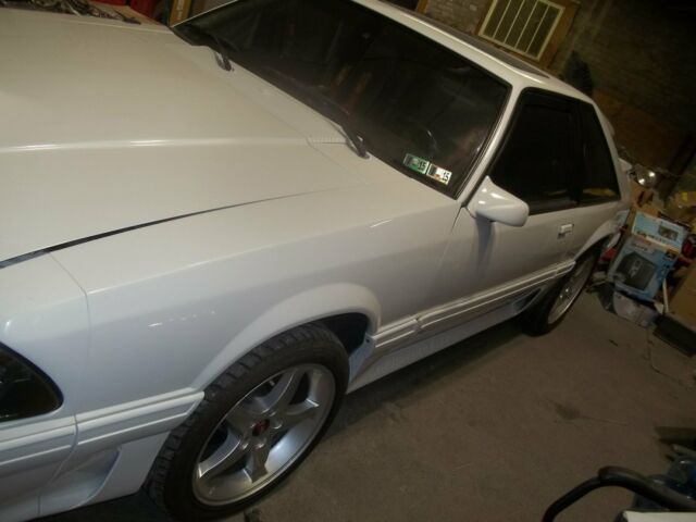 1990 White Ford Mustang Hatchback