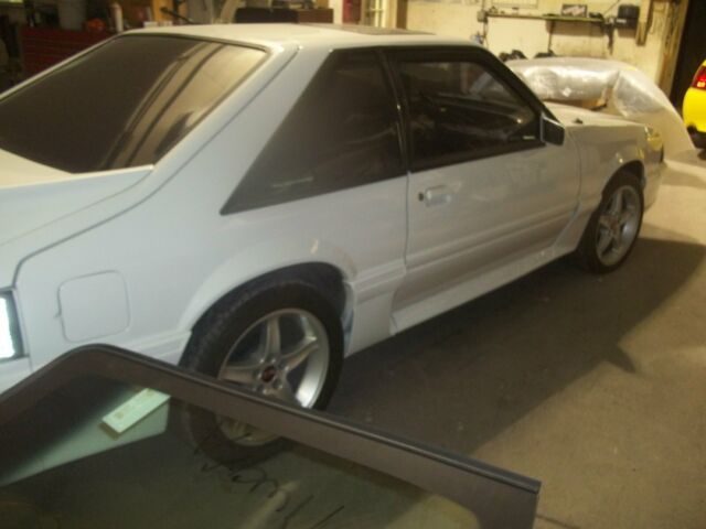 1990 White Ford Mustang Hatchback