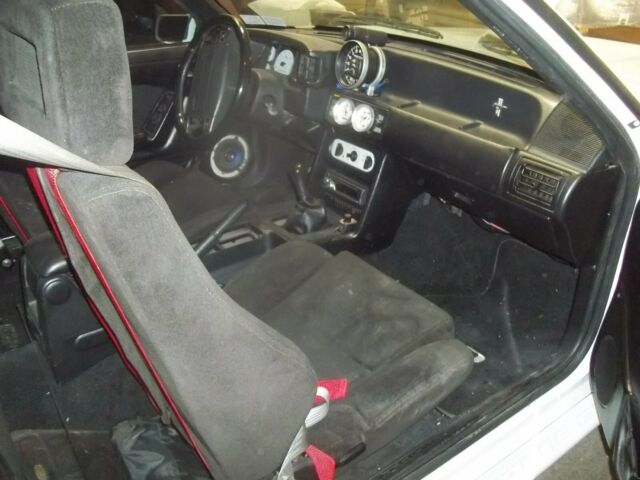 1990 White Ford Mustang Hatchback
