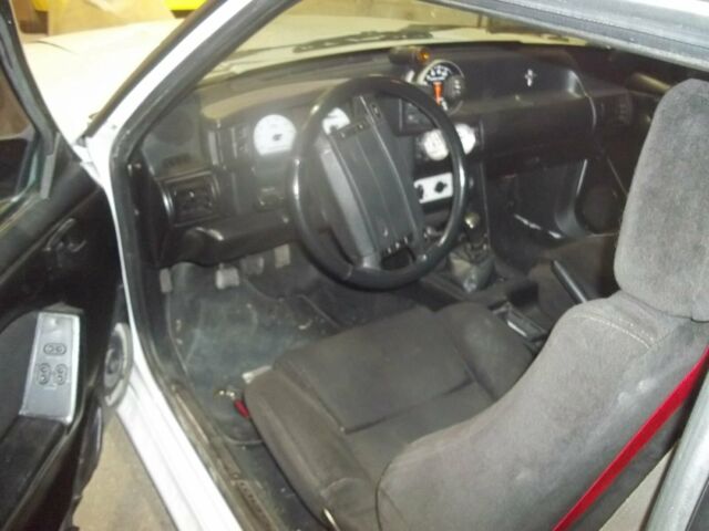 1990 White Ford Mustang Hatchback