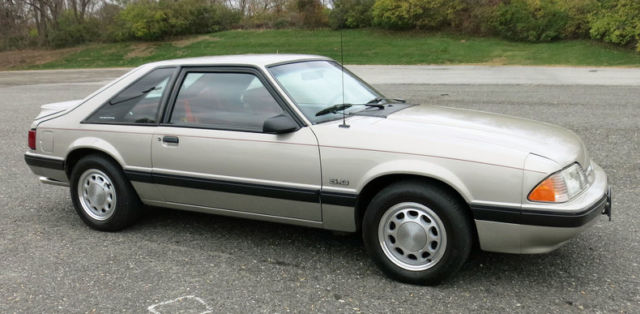 1990 Gray Ford Mustang Hatchback