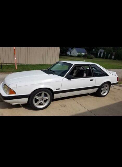 1990 White Ford Mustang Hatchback