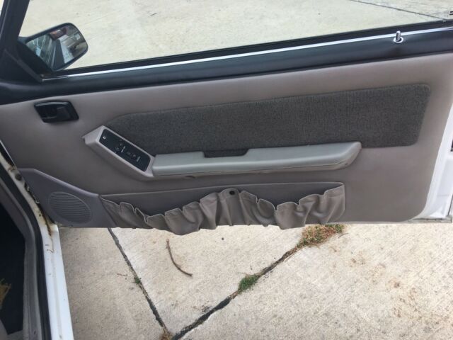 1990 White Ford Mustang Hatchback