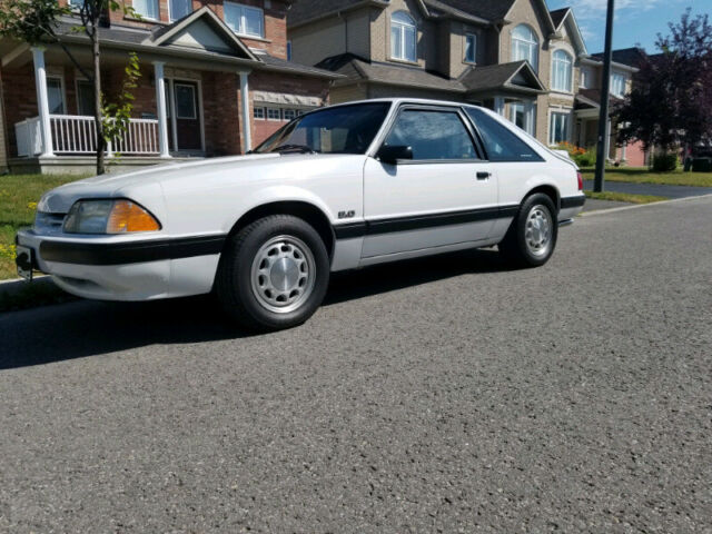 1990 White Ford Mustang Hatchback