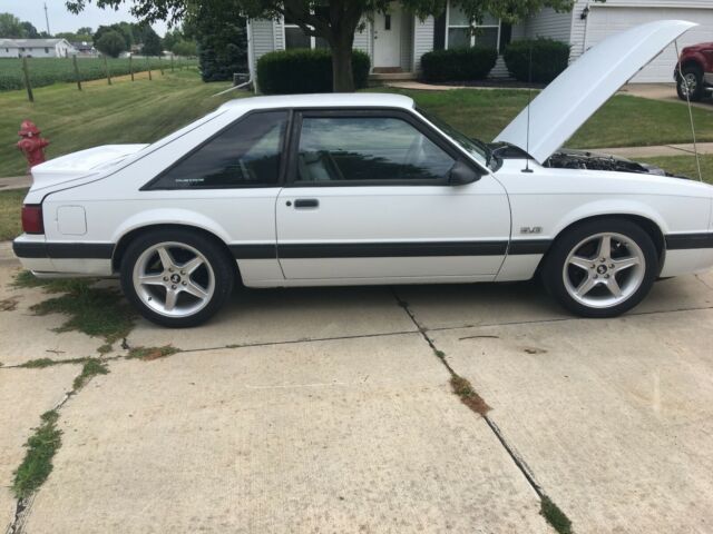 1990 White Ford Mustang Hatchback