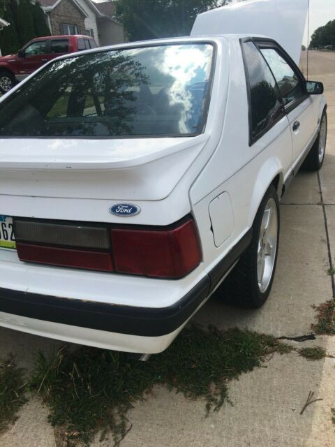 1990 White Ford Mustang Hatchback