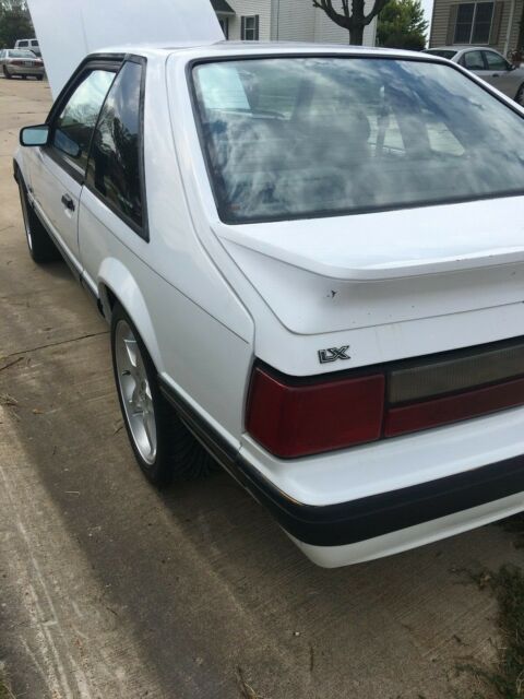 1990 White Ford Mustang Hatchback