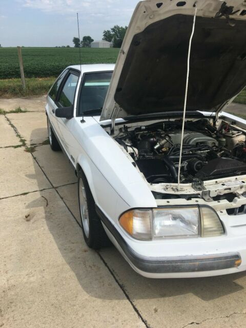 1990 White Ford Mustang Hatchback
