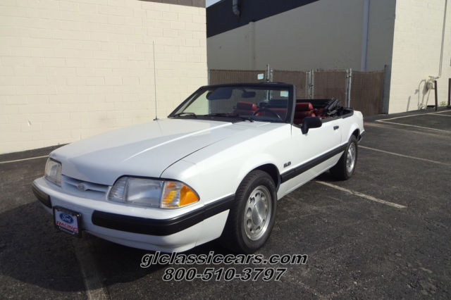 19900000 White Ford Mustang Convertible