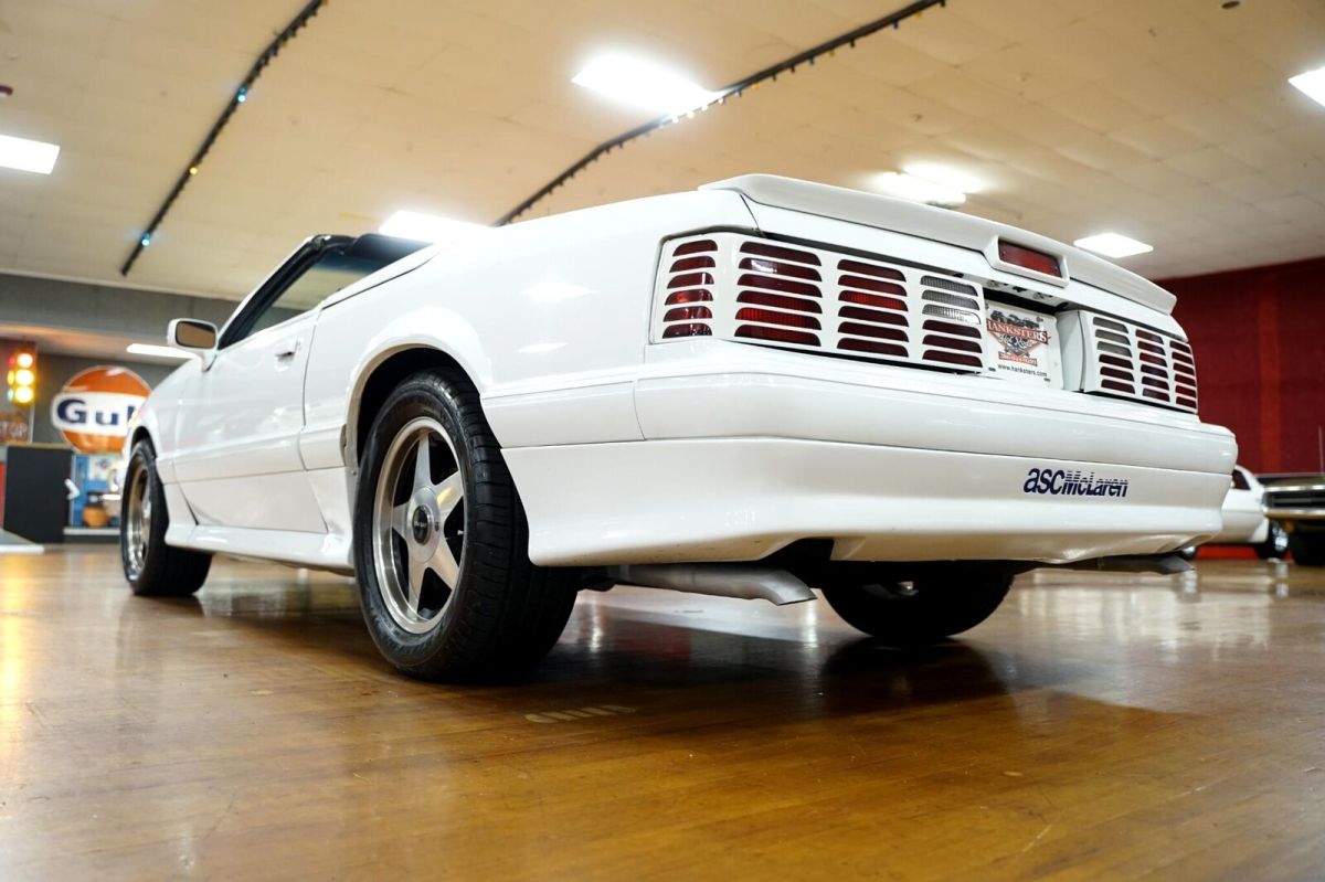 1990 White Ford Mustang American Muscle Car