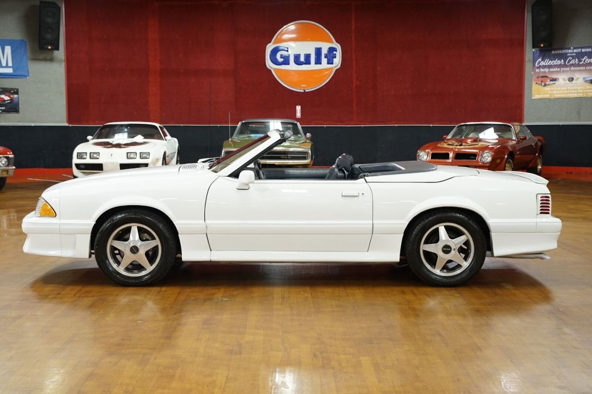 1990 White Ford Mustang American Muscle Car