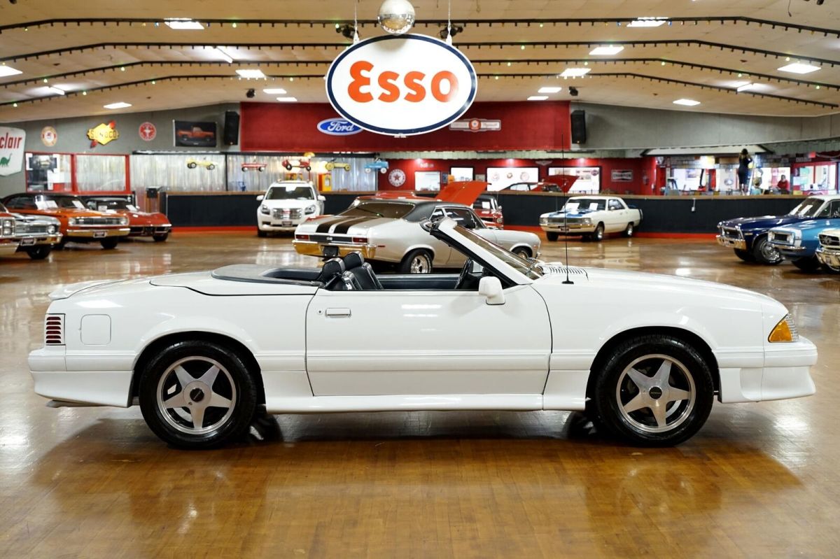 1990 White Ford Mustang American Muscle Car