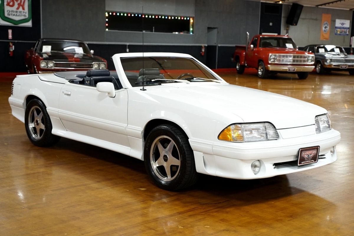1990 White Ford Mustang American Muscle Car