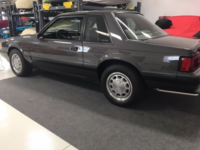 1990 Gray Ford Mustang Coupe