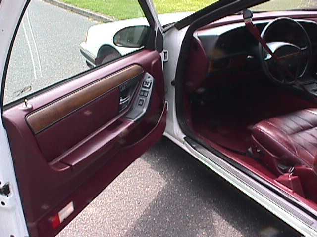 1990 White Ford Thunderbird Coupe