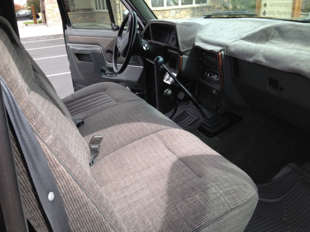 1990 Black Ford F-150 Standard Cab Pickup