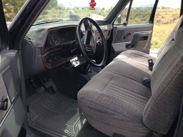 1990 Black Ford F-150 Standard Cab Pickup