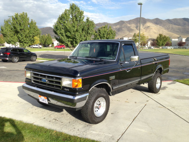 1990 Black Ford F-150 Standard Cab Pickup