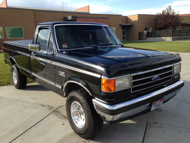 1990 Black Ford F-150 Standard Cab Pickup