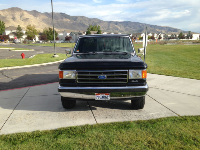 1990 Black Ford F-150 Standard Cab Pickup