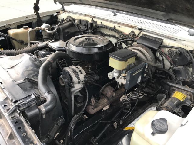 1990 White GMC Suburban SUV