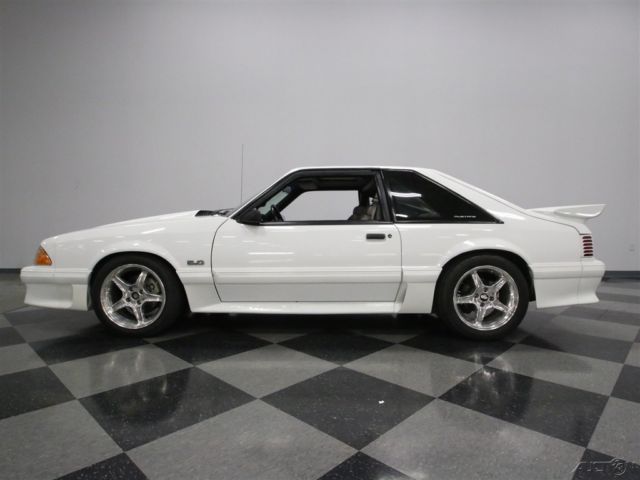1990 White Ford Mustang