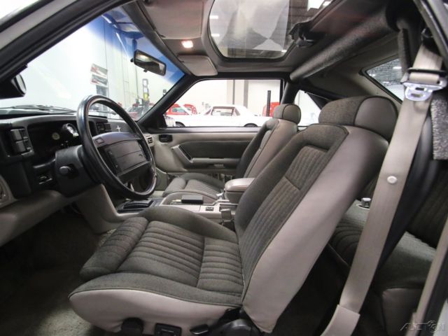 1990 White Ford Mustang