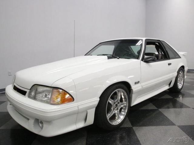 1990 White Ford Mustang