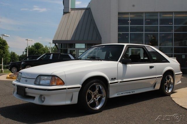 1990 White Ford Mustang Hatchback
