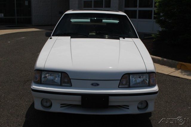 1990 White Ford Mustang Hatchback