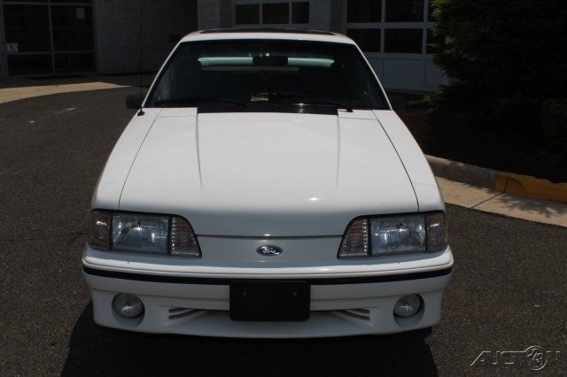 1990 White Ford Mustang Hatchback