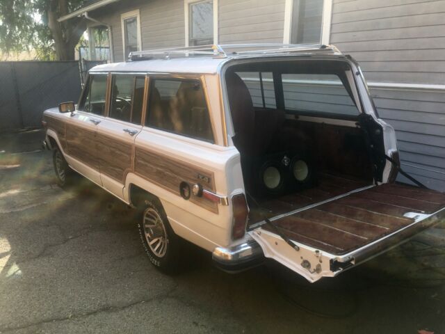 1990 White Jeep Wagoneer SUV