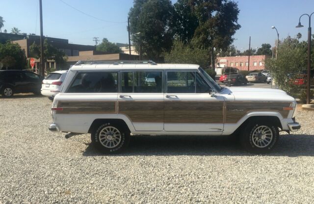 1990 White Jeep Wagoneer SUV