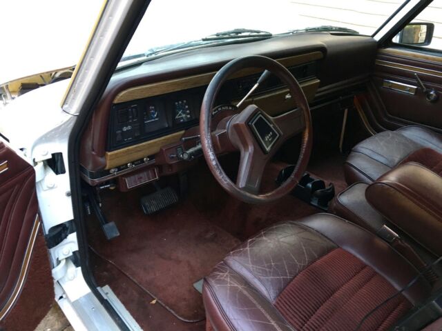 1990 White Jeep Wagoneer SUV