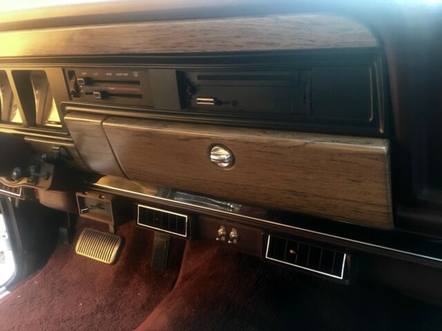 1990 White Jeep Wagoneer SUV