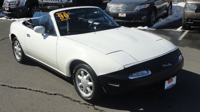 1990 White Mazda MX-5 Miata Convertible