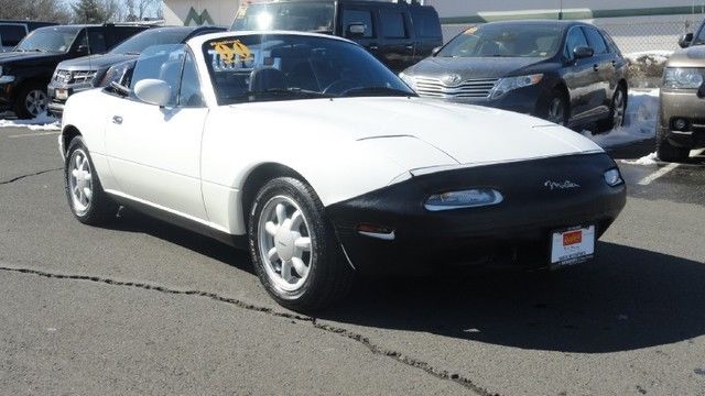 1990 White Mazda MX-5 Miata Convertible