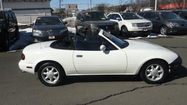 1990 White Mazda MX-5 Miata Convertible
