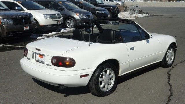 1990 White Mazda MX-5 Miata Convertible