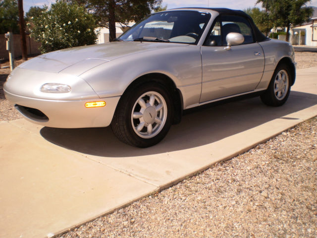 1990 Silver Stone Metallic Mazda MX-5 Miata Convertible