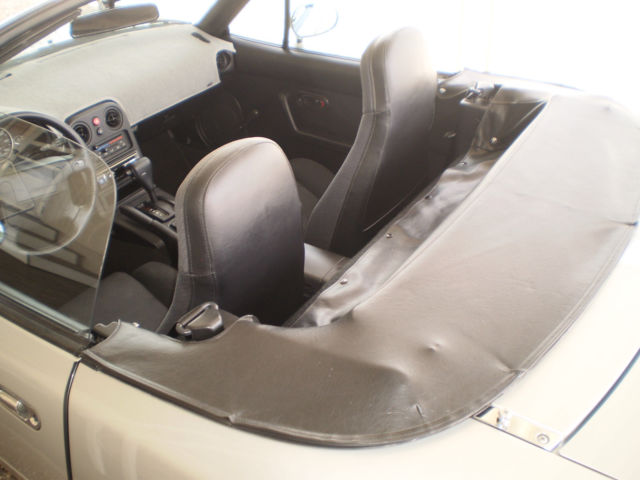 1990 Silver Stone Metallic Mazda MX-5 Miata Convertible