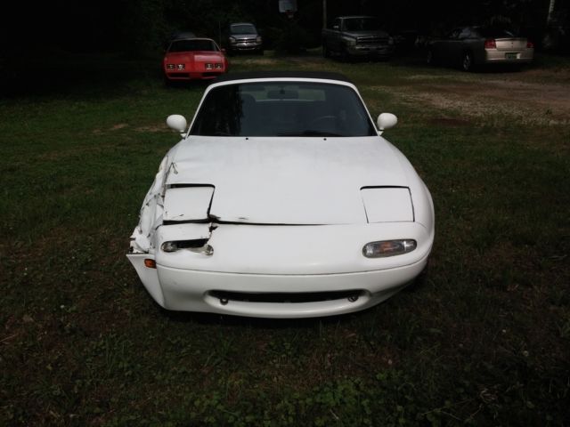 1990 White Mazda MX-5 Miata Convertible
