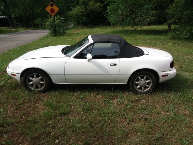 1990 White Mazda MX-5 Miata Convertible