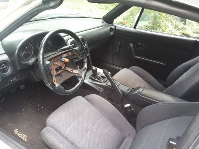 1990 White Mazda MX-5 Miata Convertible