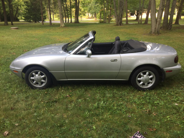 1990 Silver Mazda MX-5 Miata Convertible
