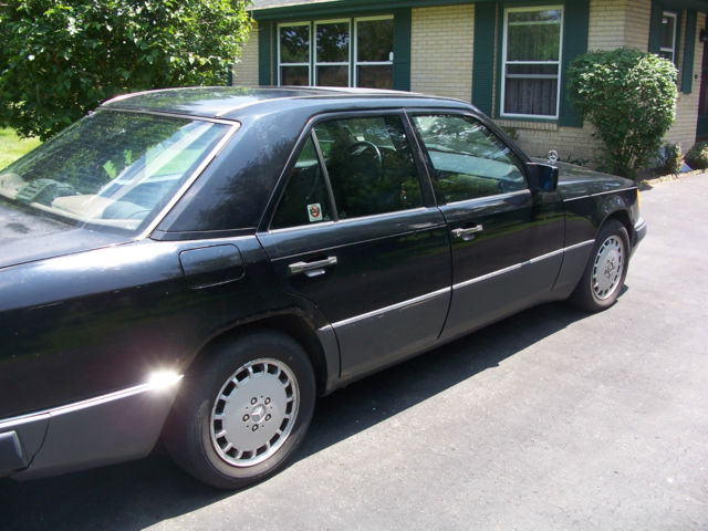1990 Black Mercedes-Benz E-Class Sedan