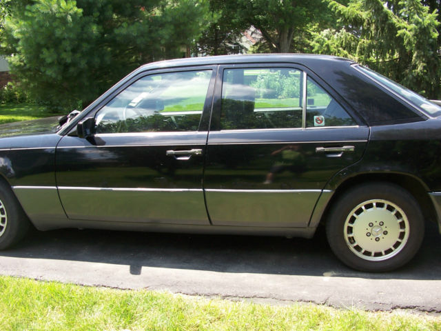1990 Black Mercedes-Benz E-Class Sedan
