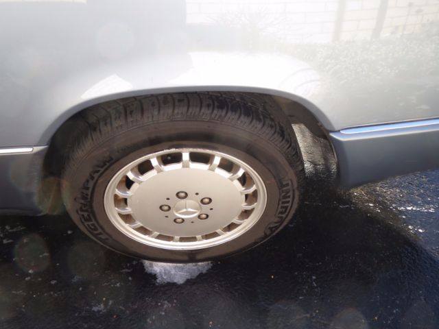 1990 Blue Mercedes-Benz 300-Series Coupe