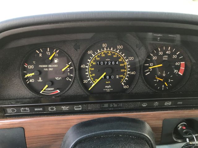 1990 Silver Mercedes-Benz 400-Series Sedan