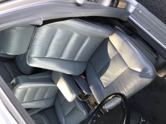 1990 Silver Mercedes-Benz 400-Series Sedan